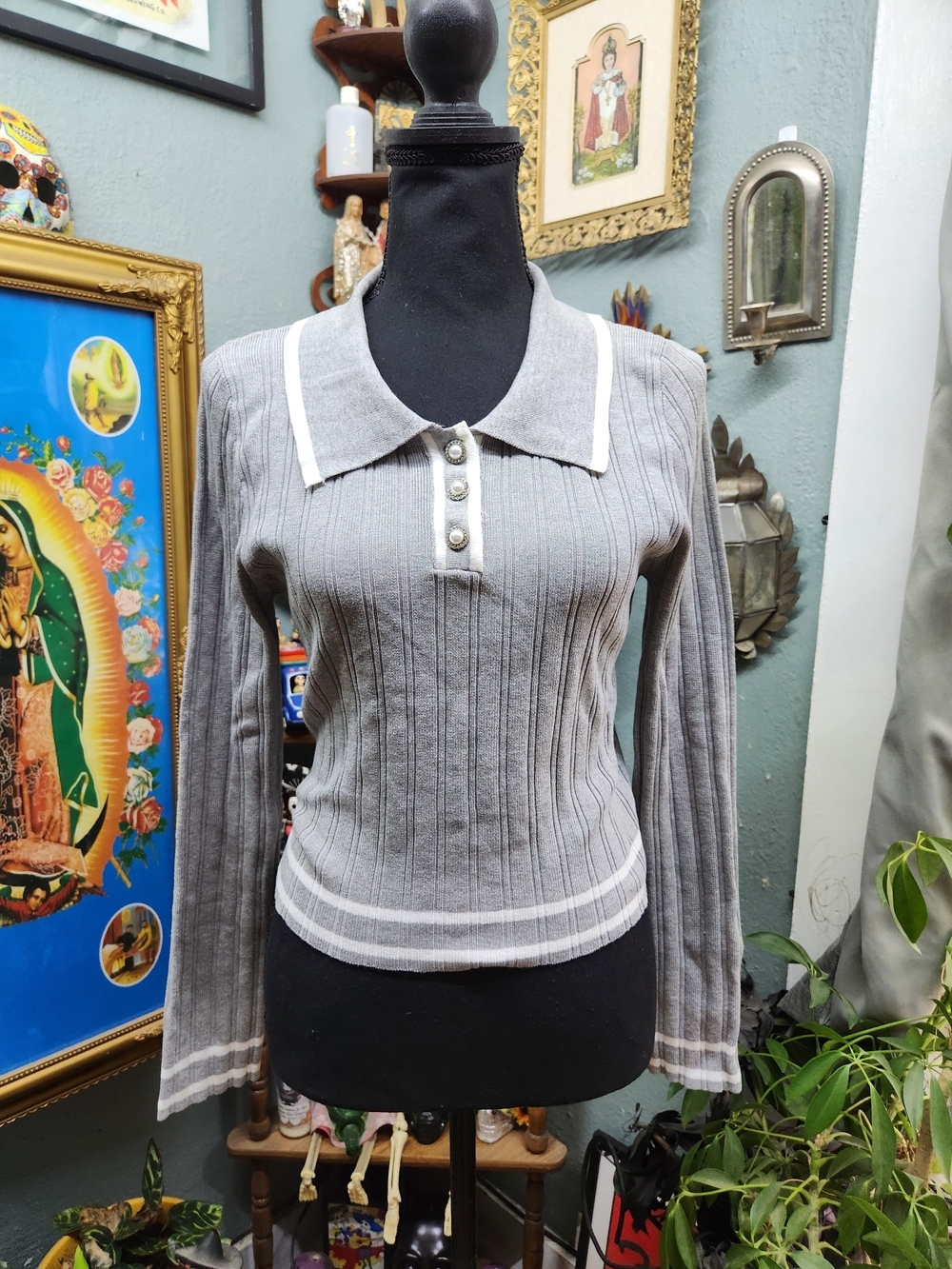 Women’s Ribbed Long-Sleeve Polo Top in Gray with White Trim
